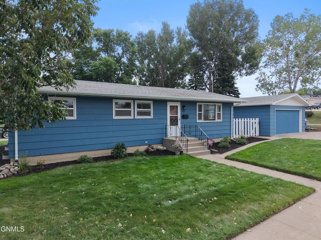 1827 N 3rd Street, Bismarck, ND 58501 property photo