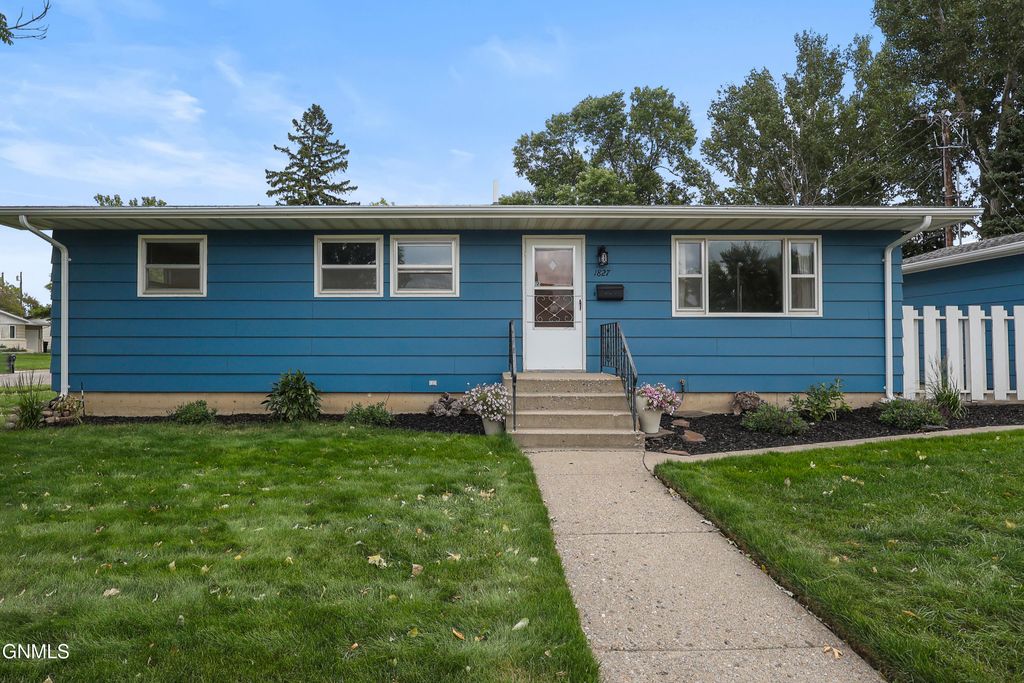 1827 N 3rd Street, Bismarck, ND 58501 photo 4