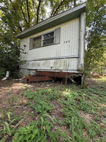 705 W Jefferson Avenue, Whitney, TX 76692