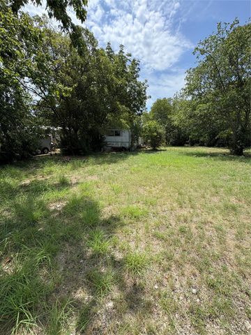 705 W Jefferson Avenue, Whitney, TX 76692