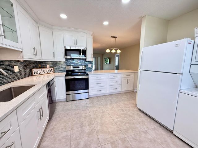 1740 NW 19th Terrace 202, Delray Beach, FL 33445