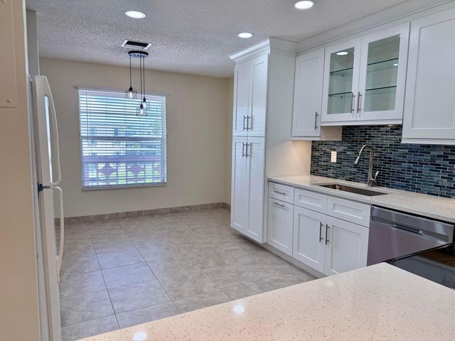 1740 NW 19th Terrace 202, Delray Beach, FL 33445