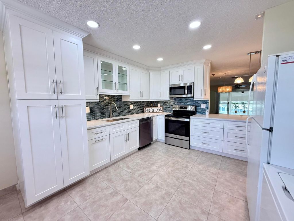 1740 NW 19th Terrace 202, Delray Beach, FL 33445