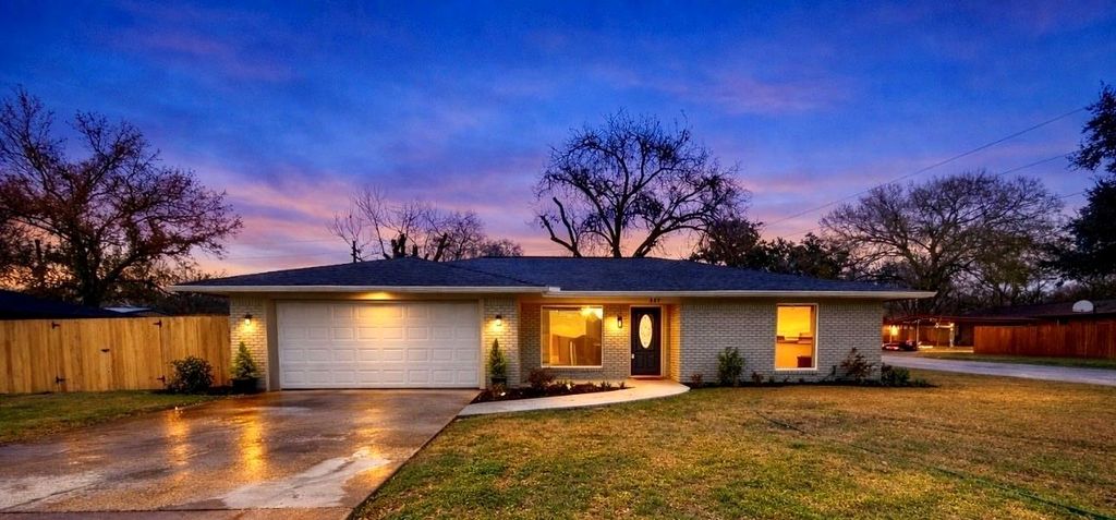 802 Victoria Street, Navasota, TX 77868