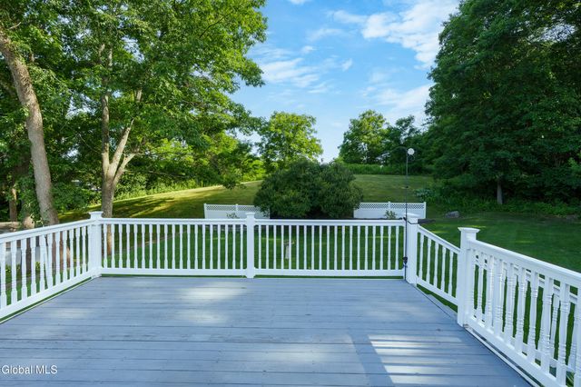 1118 Clute Crest Lane, Niskayuna, NY 12309
