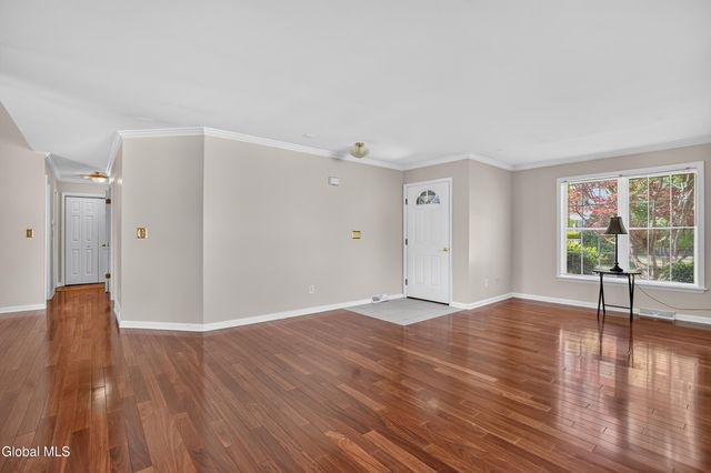 1118 Clute Crest Lane, Niskayuna, NY 12309