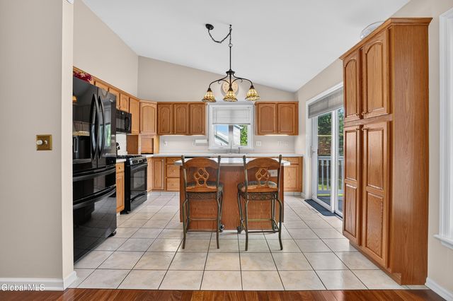 1118 Clute Crest Lane, Niskayuna, NY 12309