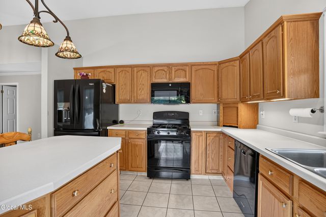 1118 Clute Crest Lane, Niskayuna, NY 12309