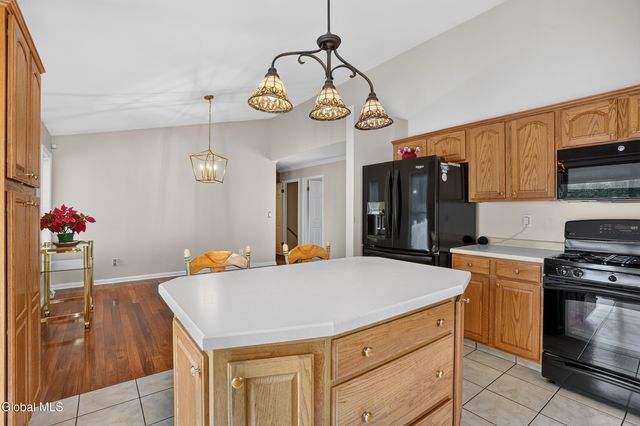 1118 Clute Crest Lane, Niskayuna, NY 12309