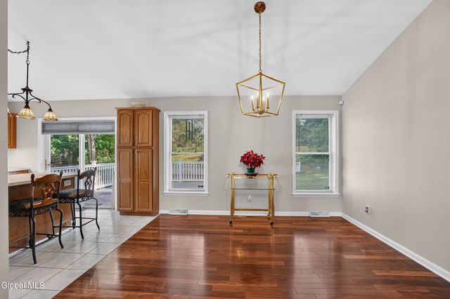 1118 Clute Crest Lane, Niskayuna, NY 12309