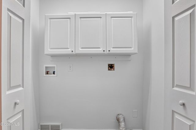 1118 Clute Crest Lane, Niskayuna, NY 12309