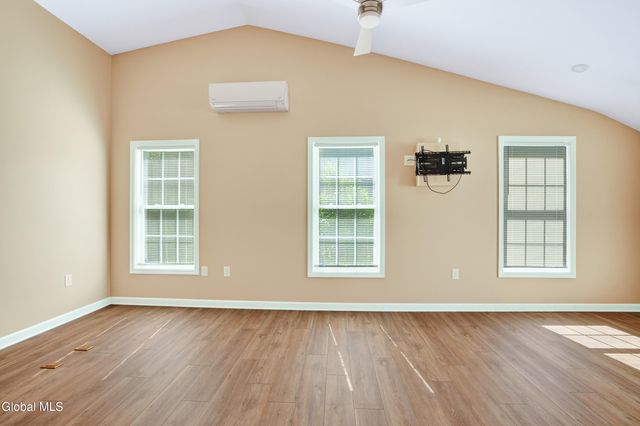 1118 Clute Crest Lane, Niskayuna, NY 12309