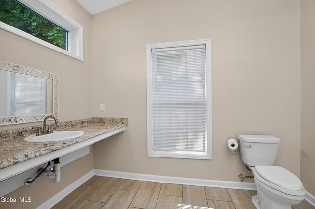 1118 Clute Crest Lane, Niskayuna, NY 12309