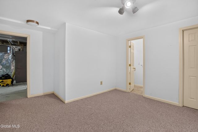 1118 Clute Crest Lane, Niskayuna, NY 12309