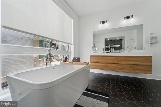 73 E SHARPNACK ST, Philadelphia, PA 19119