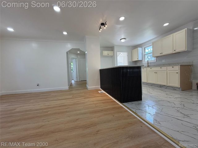 6760 Warwick Street, Detroit, MI 48228
