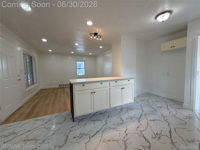 6760 Warwick Street, Detroit, MI 48228