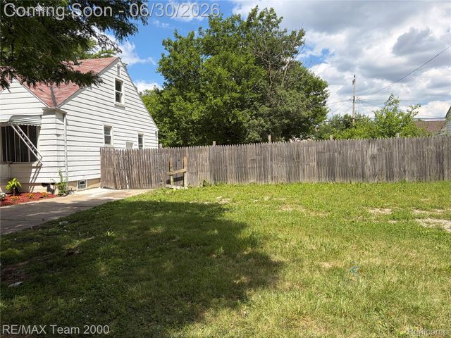 6760 Warwick Street, Detroit, MI 48228