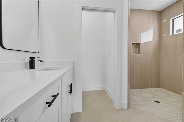 208 PEMBROKE ST ST, Lehigh Acres, FL 33974