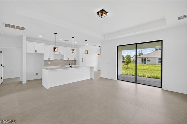 208 PEMBROKE ST ST, Lehigh Acres, FL 33974