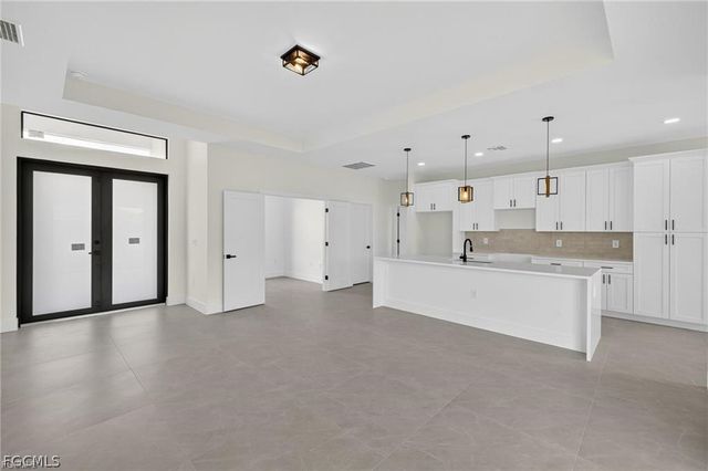 208 PEMBROKE ST ST, Lehigh Acres, FL 33974