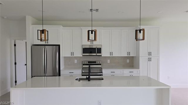 208 PEMBROKE ST ST, Lehigh Acres, FL 33974