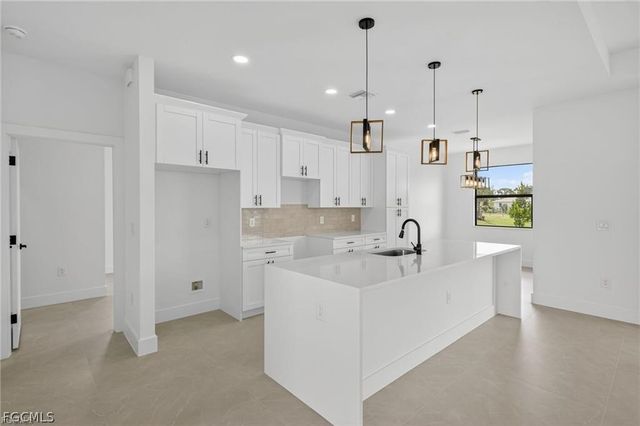 208 PEMBROKE ST ST, Lehigh Acres, FL 33974