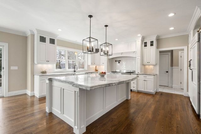 11 Briarwood Dr, Westwood, MA 02090