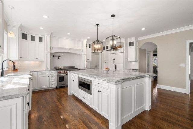 11 Briarwood Dr, Westwood, MA 02090