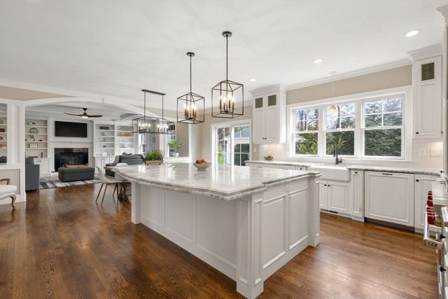 11 Briarwood Dr, Westwood, MA 02090