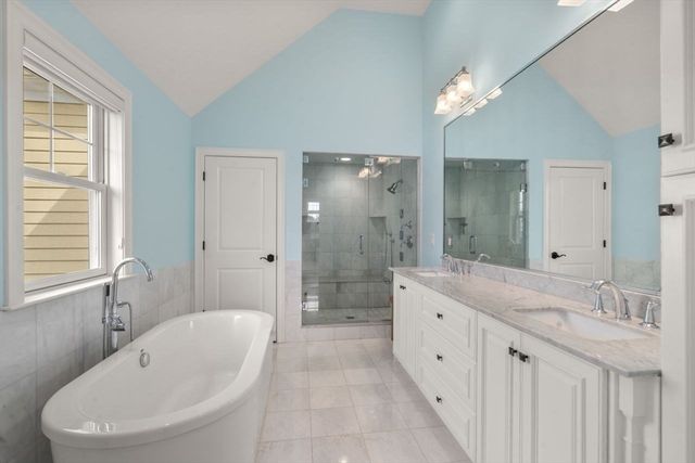 11 Briarwood Dr, Westwood, MA 02090