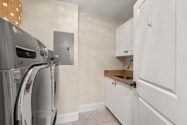 11 Briarwood Dr, Westwood, MA 02090