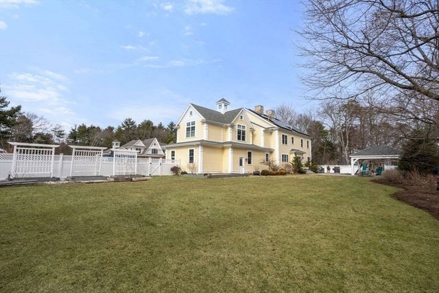 11 Briarwood Dr, Westwood, MA 02090