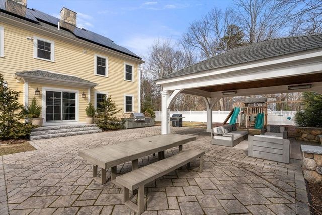 11 Briarwood Dr, Westwood, MA 02090