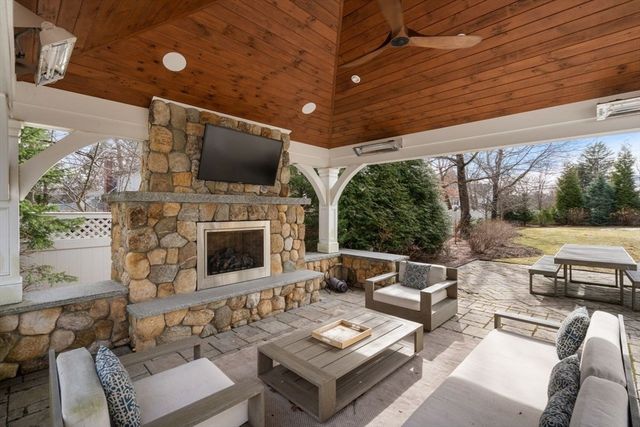 11 Briarwood Dr, Westwood, MA 02090