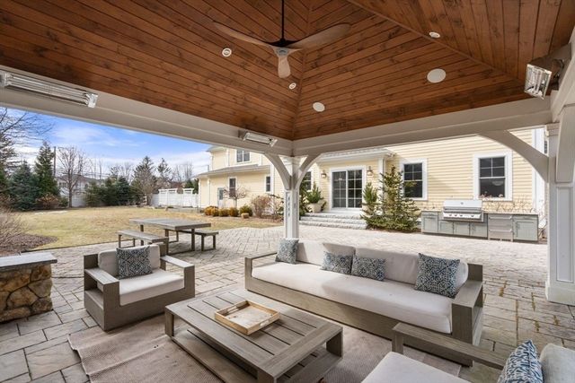 11 Briarwood Dr, Westwood, MA 02090