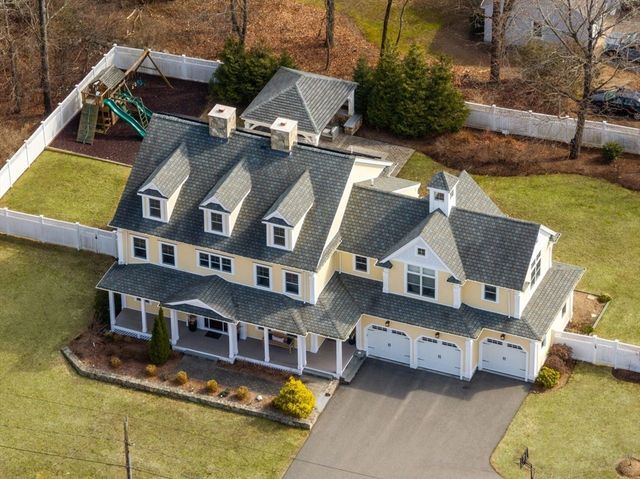 11 Briarwood Dr, Westwood, MA 02090