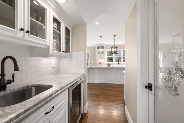 11 Briarwood Dr, Westwood, MA 02090