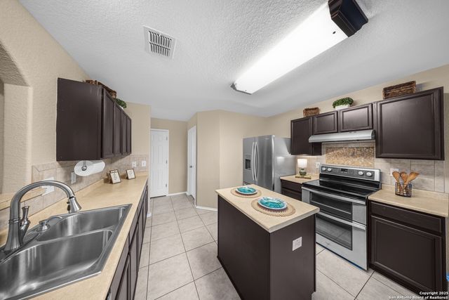 10231 Roseangel Ln, Helotes, TX 78023