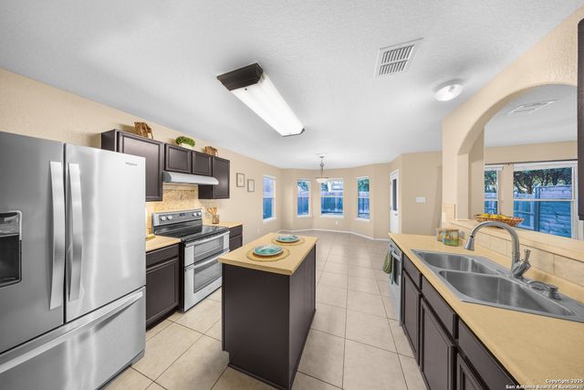 10231 Roseangel Ln, Helotes, TX 78023