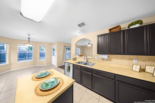 10231 Roseangel Ln, Helotes, TX 78023