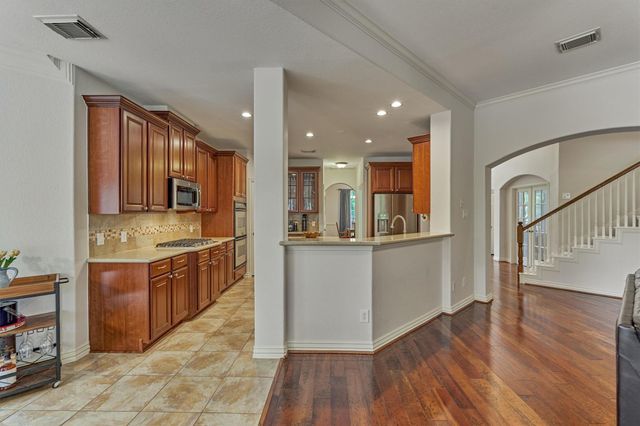 11 N French Oaks Circle, The Woodlands, TX 77382