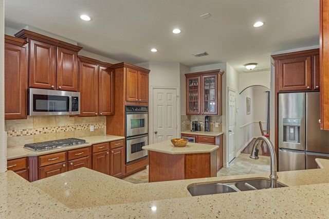 11 N French Oaks Circle, The Woodlands, TX 77382