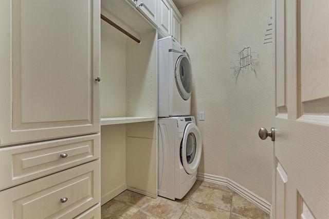 11 N French Oaks Circle, The Woodlands, TX 77382