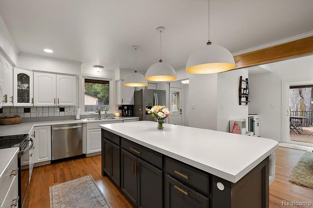 7710 Richardson Road, West Bloomfield, MI 48323