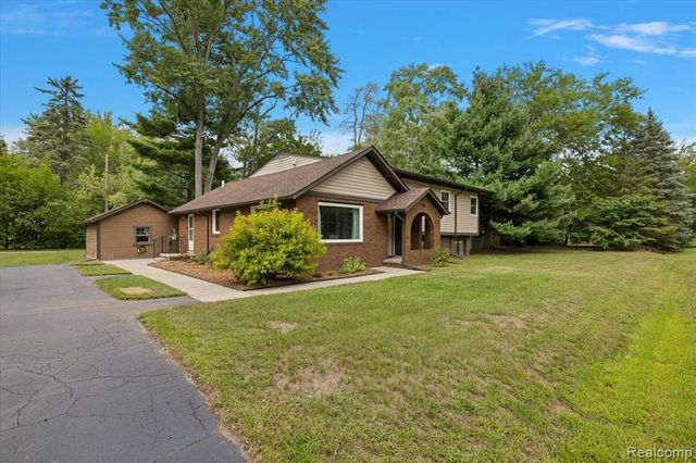 7710 Richardson Road, West Bloomfield, MI 48323