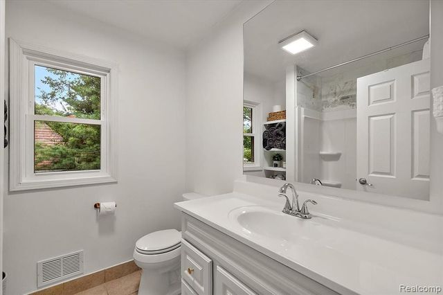 7710 Richardson Road, West Bloomfield, MI 48323