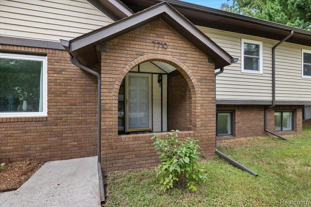 7710 Richardson Road, West Bloomfield, MI 48323