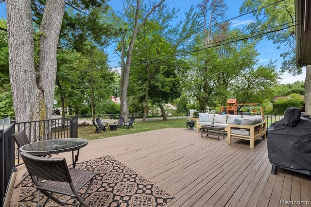 7710 Richardson Road, West Bloomfield, MI 48323