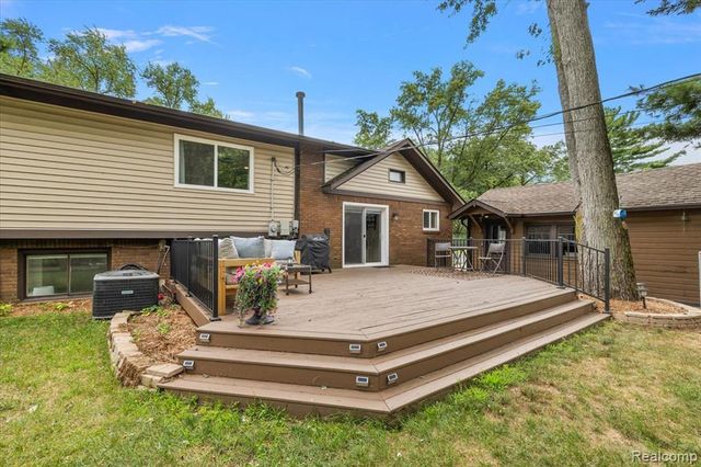 7710 Richardson Road, West Bloomfield, MI 48323